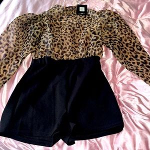 It’s X small jumpsuit never worn still have the tag on them